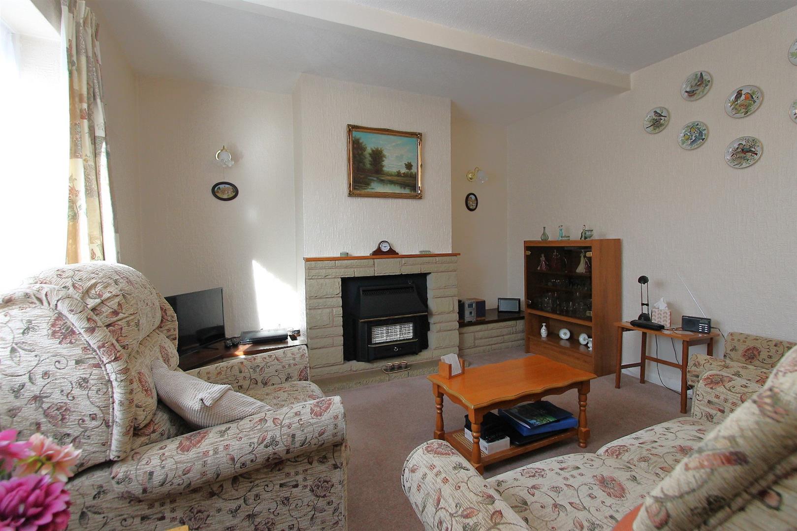 2 bed property in Borough Crescent, Stourbridge,